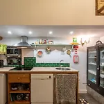 Guestready - Exquisite Portuguese Simbols